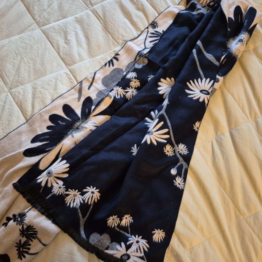 Italian Cashmere & Silk Scarf/Shawl - Picture 7 of 7